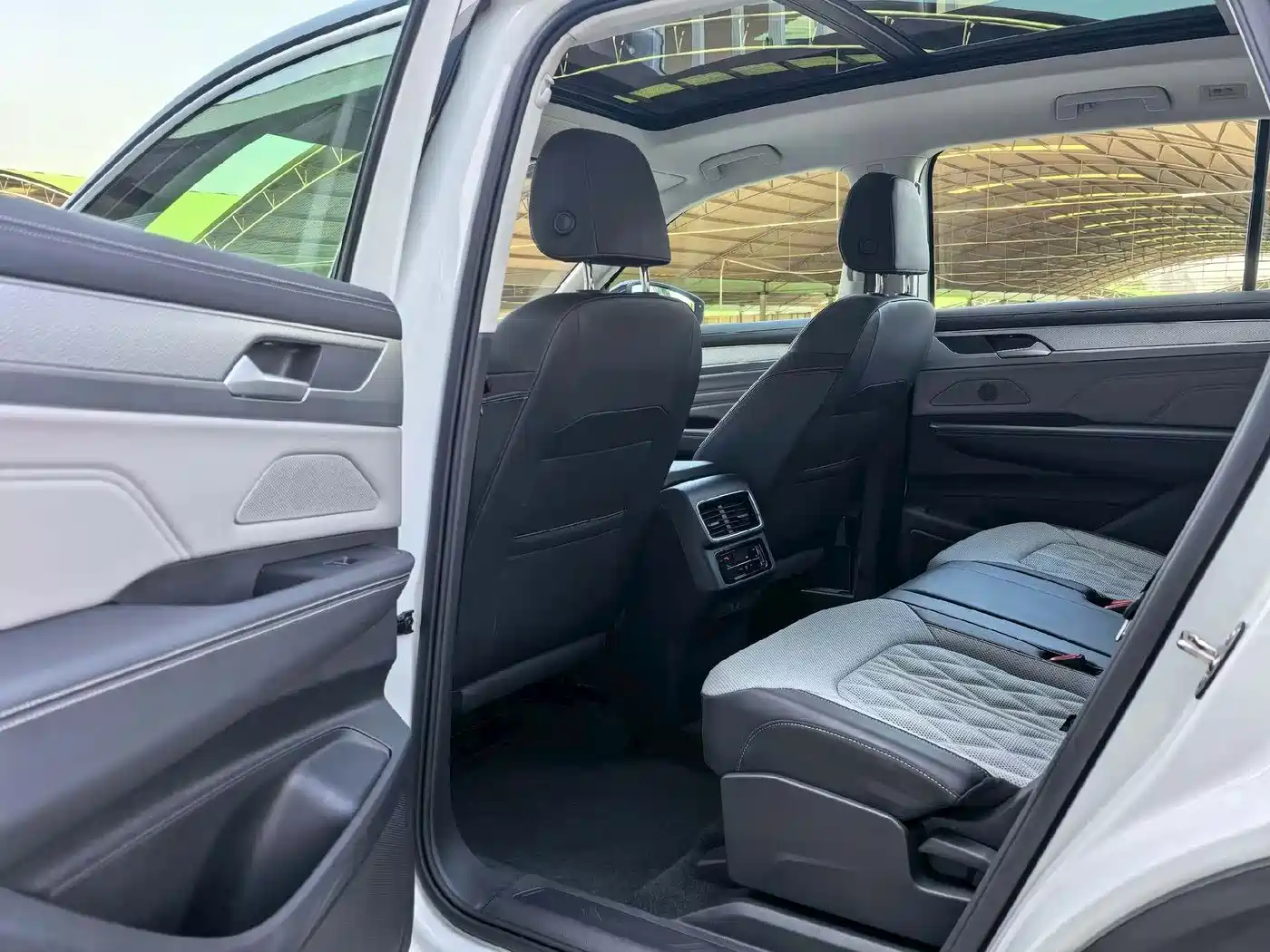 Volkswagen Talagon 2023 380TSI 4WD R-Line Touring Edition фото 9