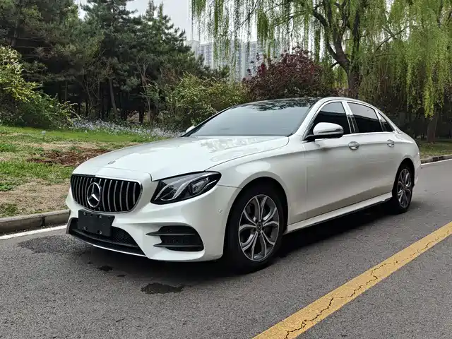MERCEDES-BENZ E CLASS