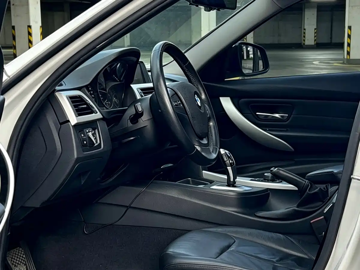 BMW 3 Series 2013 320i Fashion фото 8