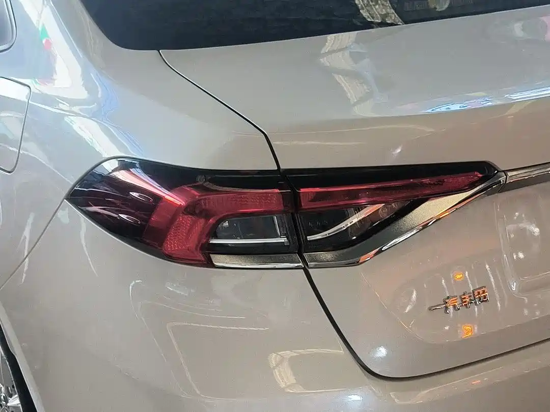 Toyota Corolla 2019 1.2T S-CVT GL-i Luxury Edition фото 16
