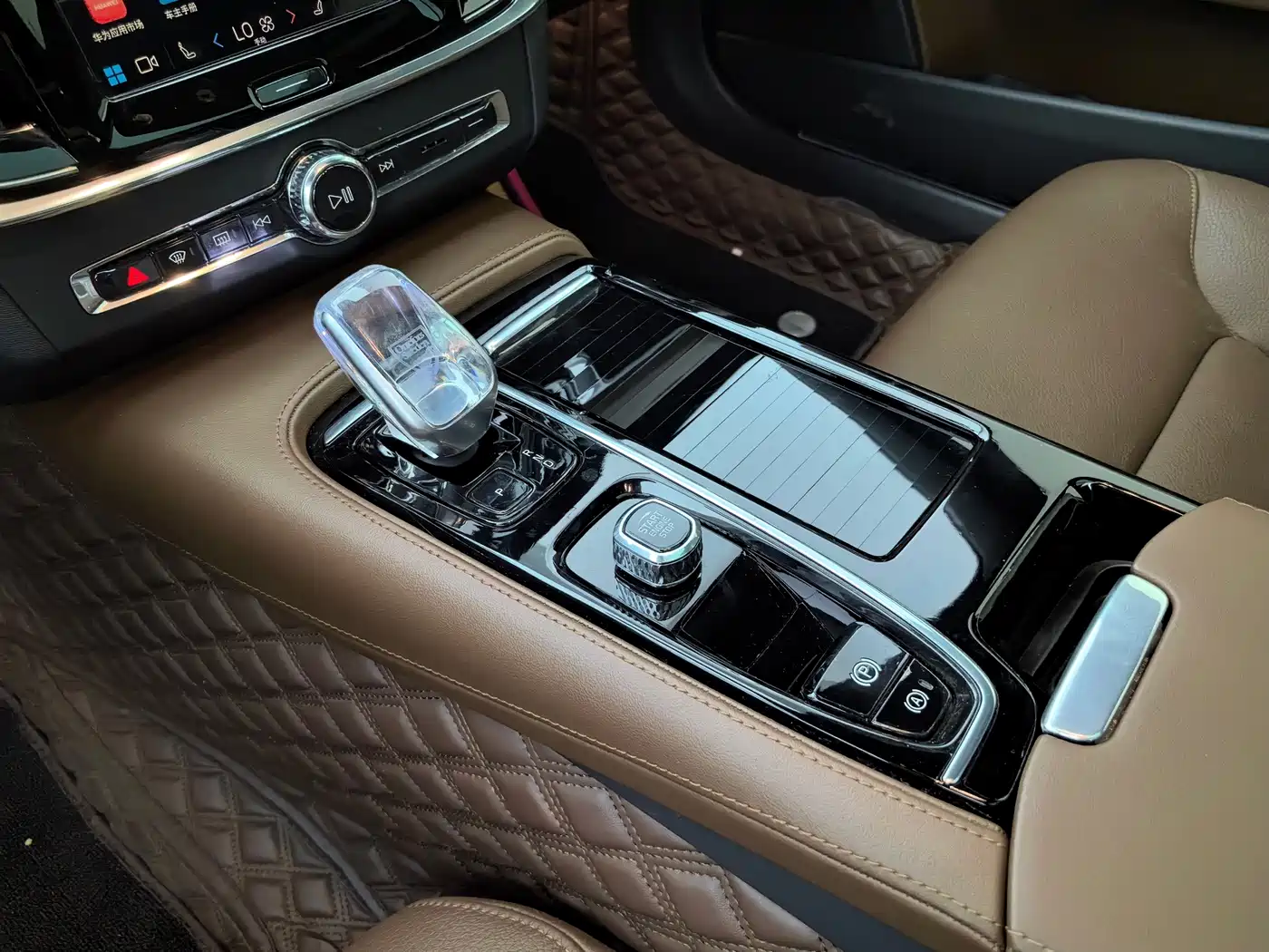 Volvo S90 Plug-in Hybrid 2024 2024 PHEV AWD Long Range Momentum Luxury Edition