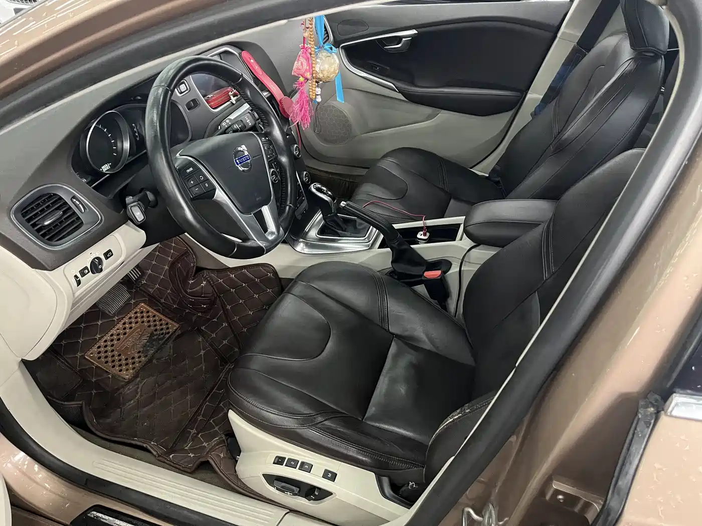 Фото 6 - Volvo V40