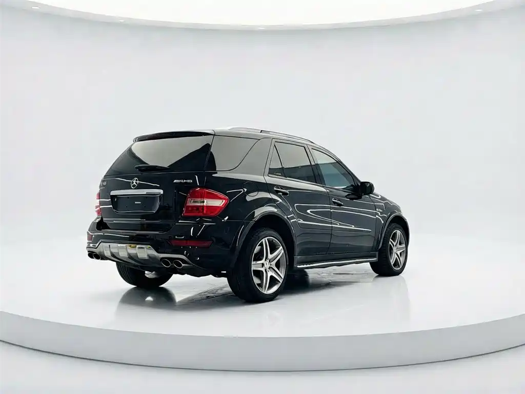 Mercedes-Benz M-Class AMG 2011 AMG ML 63 фото 5
