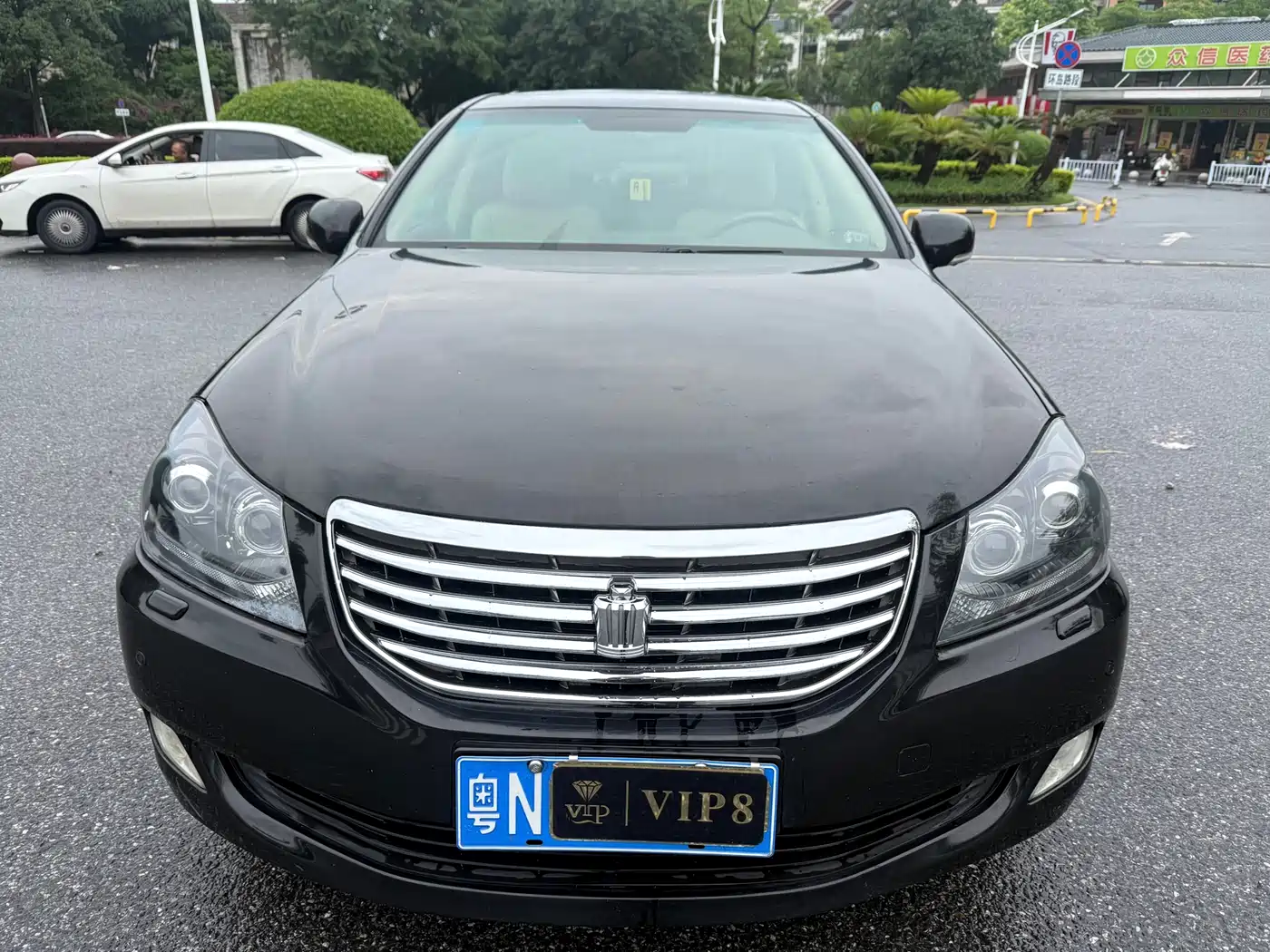 Toyota Crown 2010 2.5L Royal фото 2