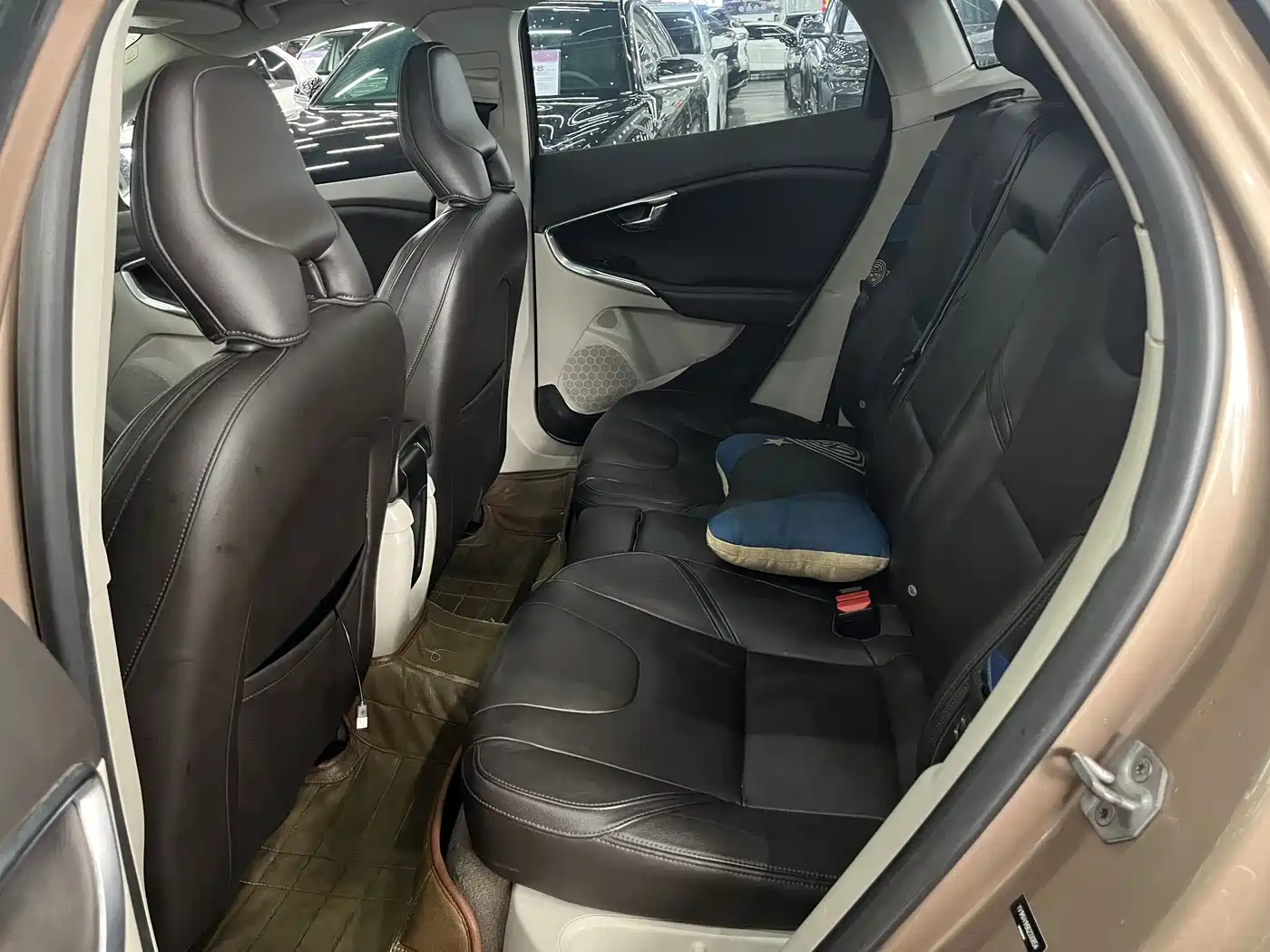 Фото 4 - Volvo V40
