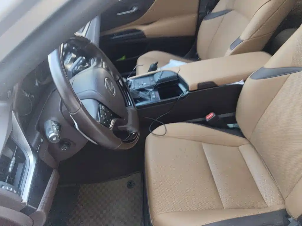 Фото 8 - Lexus ES