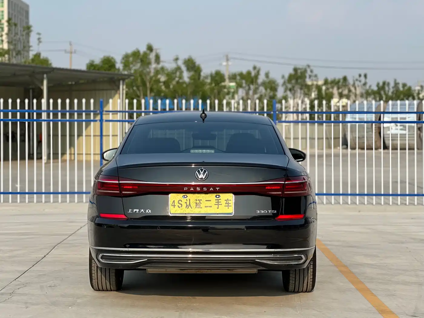Volkswagen Passat 2022 330TSI Luxury Edition фото 21