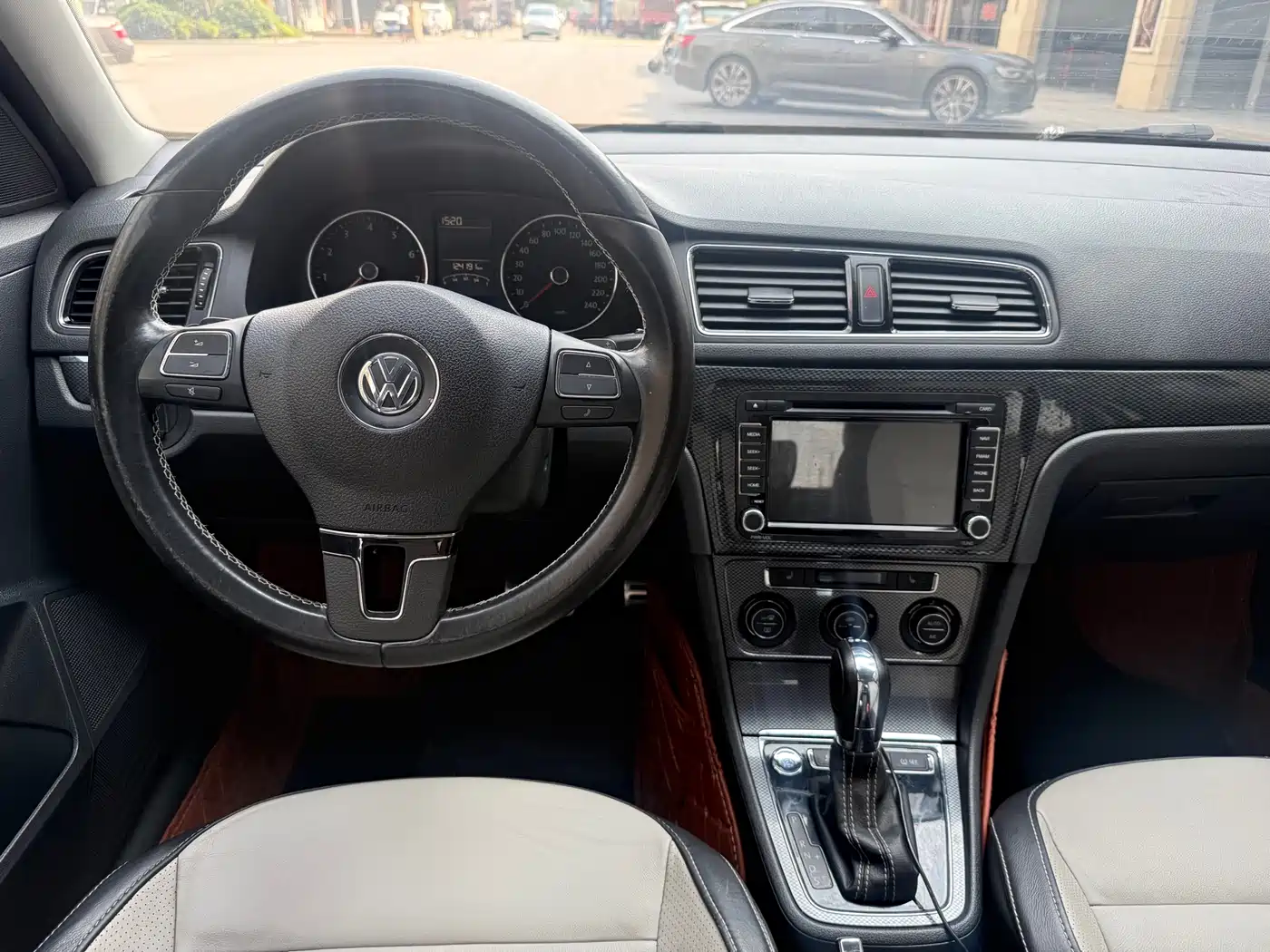 Volkswagen Gran Lavida 2014 1.4TSI DSG фото 6