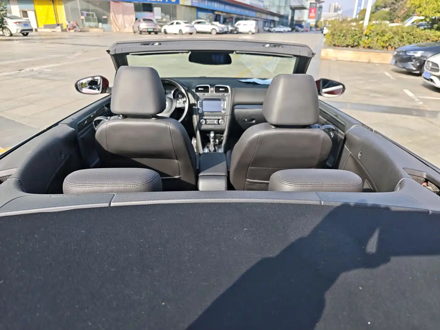 Volkswagen Golf (Import) 2012 1.4TSI Luxury Convertible Edition фото 9