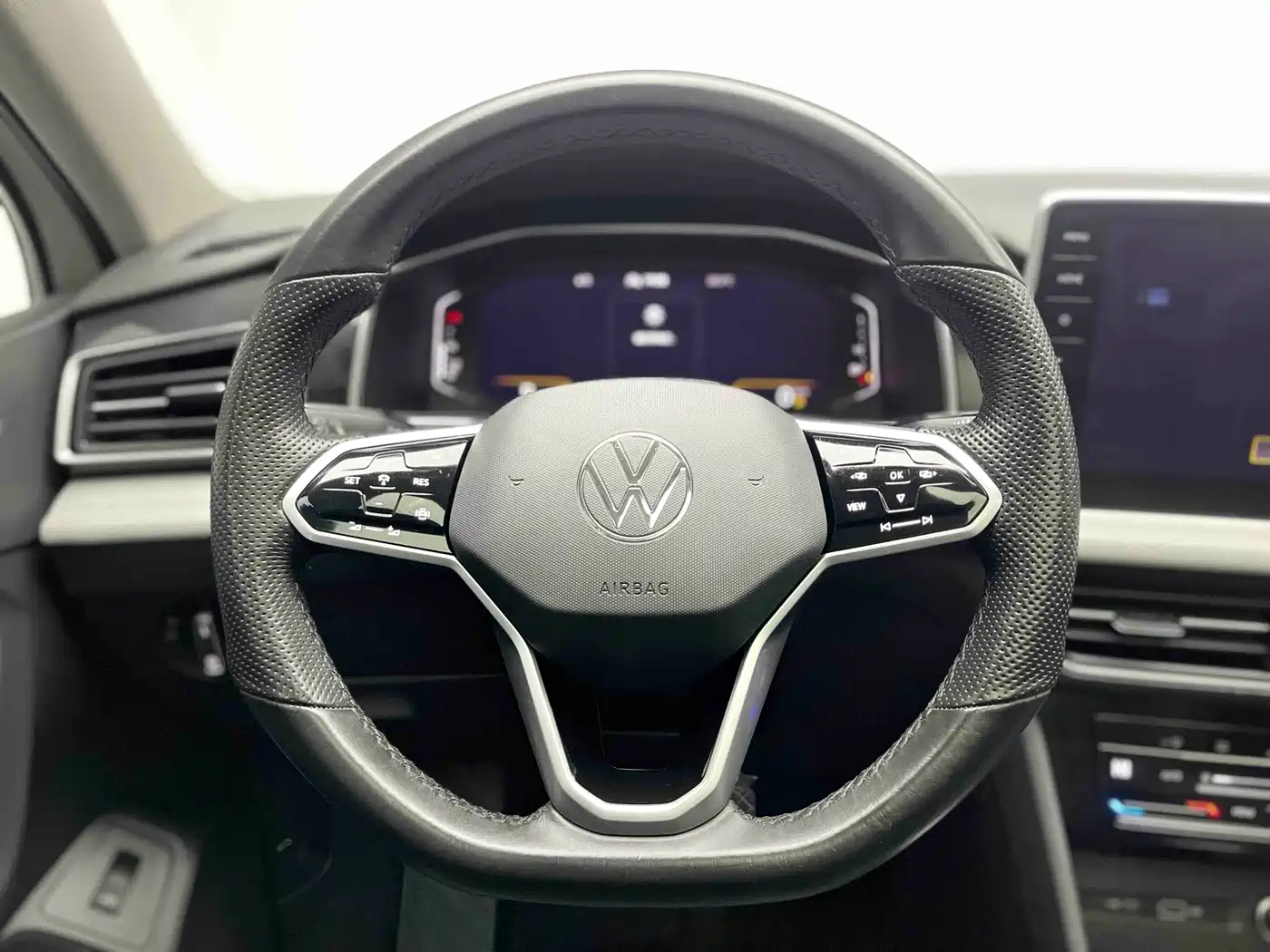 Volkswagen Tiguan L 2022 330TSI Automatic 2WD Smart Edition фото 18