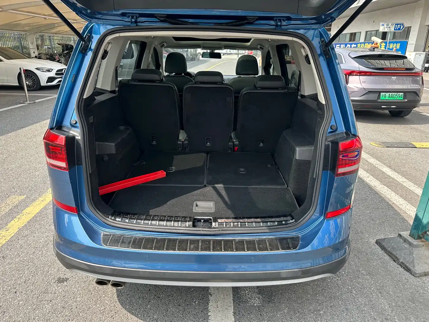 Volkswagen Touran 2018 Touran L 280TSI DSG Frontier Edition 7-Seater China V фото 15