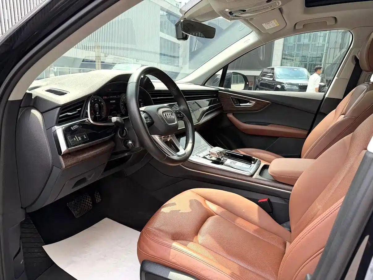 Фото 9 - Audi Q7