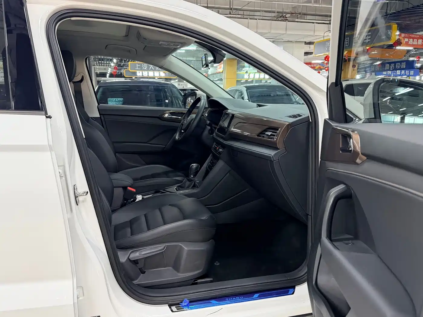 Volkswagen Tharu 2022 280TSI FWD Luxury Edition фото 13