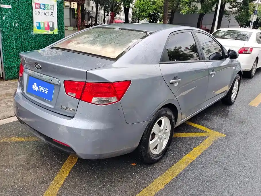 Photo 3 - Kia Forte