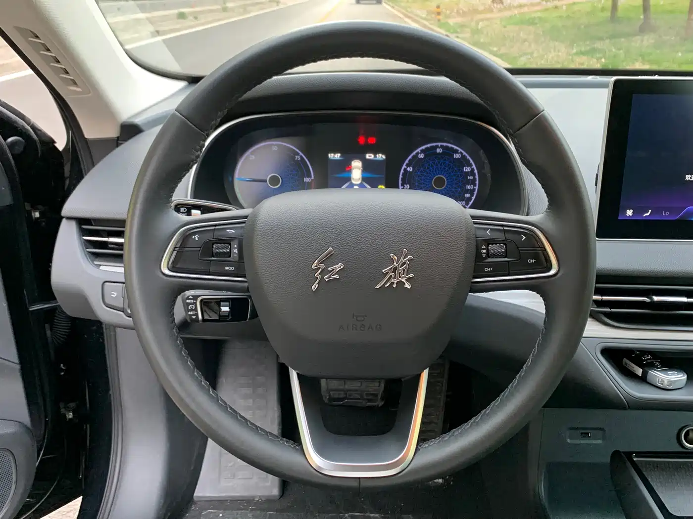 Hongqi E-QM5 2022 431km Charging Enjoyment Edition фото 7
