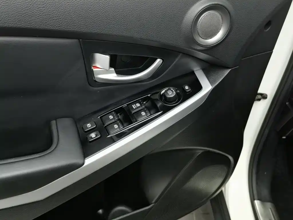 SsangYong Korando 2015 2015 2.0L 2WD Automatic Enjoyment Edition