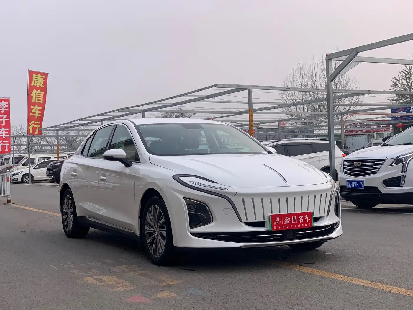 Hongqi E-QM5 2022 431km Charging Enjoyment Edition фото 2