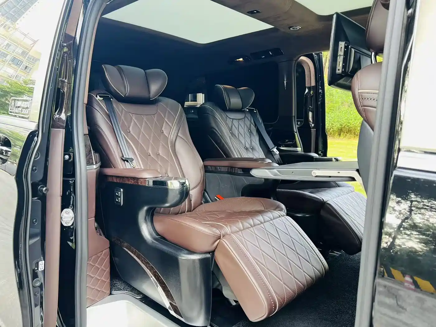 Mercedes-Benz V-Class 2018 V 260 L Premium Long Wheelbase Edition China VI фото 26