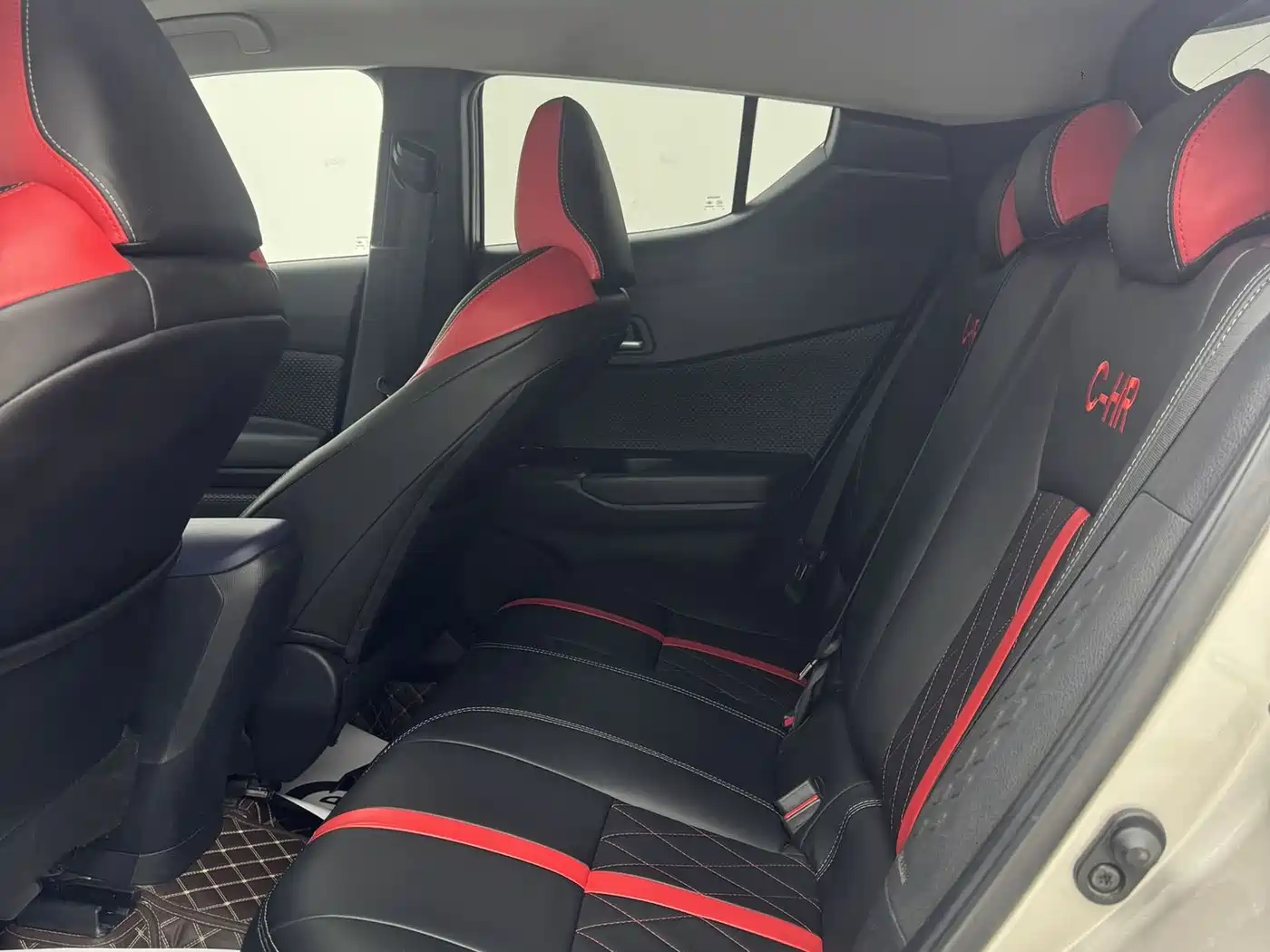 Toyota C-HR 2021 2.0L Comfort Edition фото 17