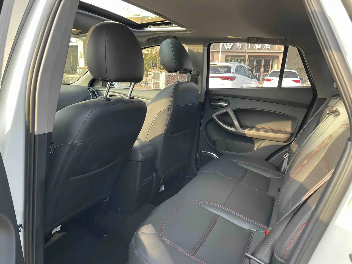 KIA LION PLATINUM EXPANDS THE WORLD