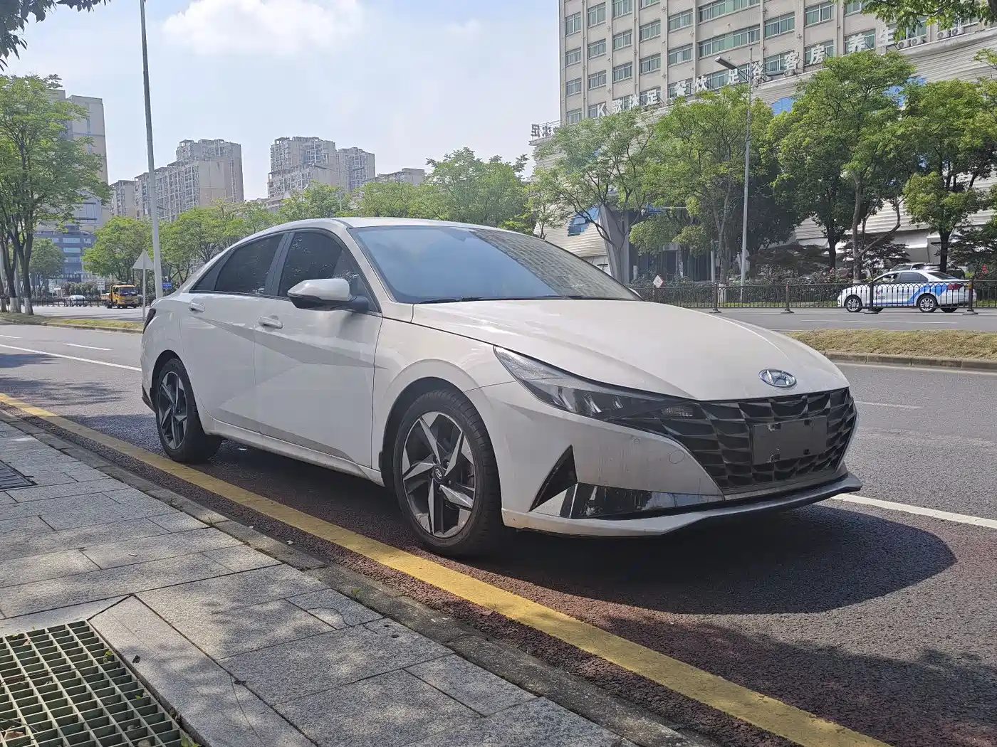 Hyundai Elantra 2021 1.5L CVT GLS Leading Edition фото 9