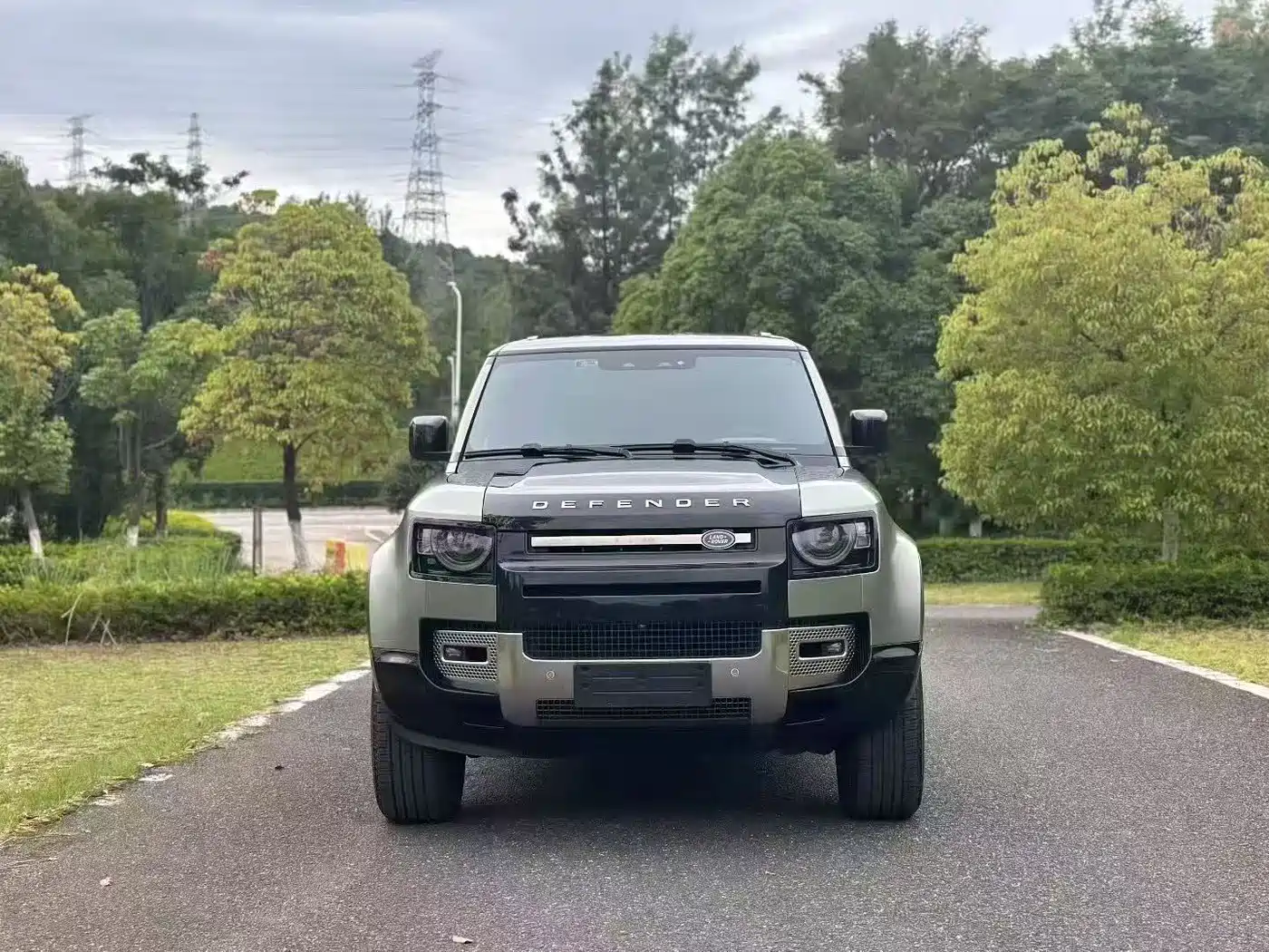 Land Rover Defender 2023 Model 110 3.0T P400 X фото 2