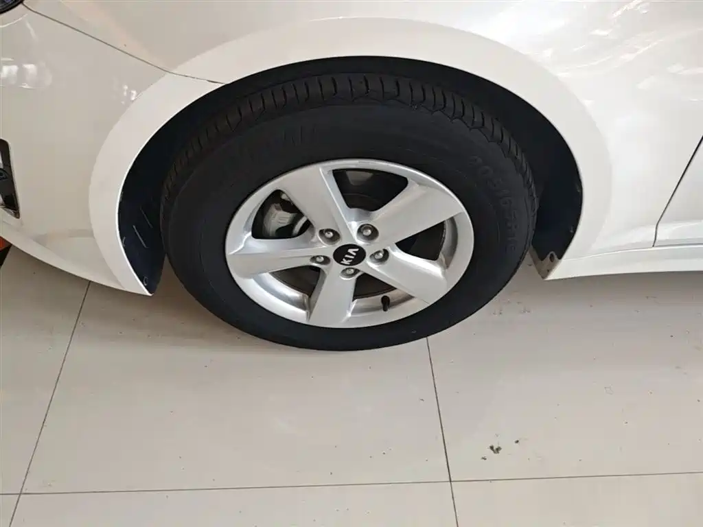 Kia K5 2015 2.0L Automatic GL фото 23