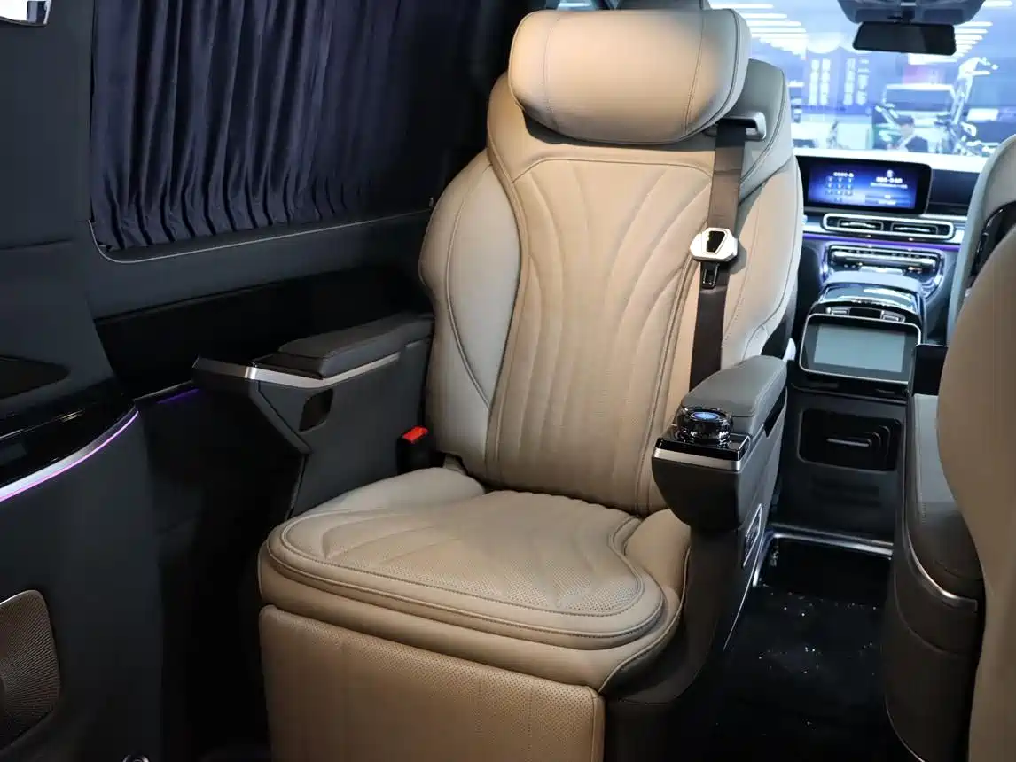 Mercedes-Benz V-Class 2024 V 300 L Long Wheelbase Premium фото 16