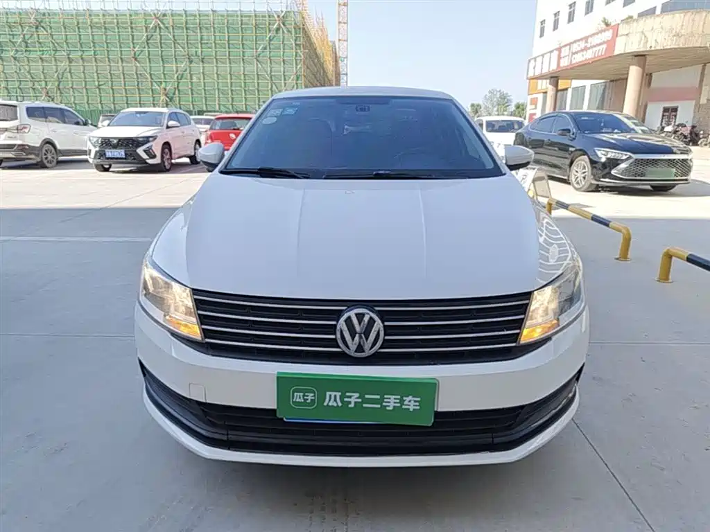 Volkswagen Lavida 2015 1.6L Automatic Trend Edition фото 3