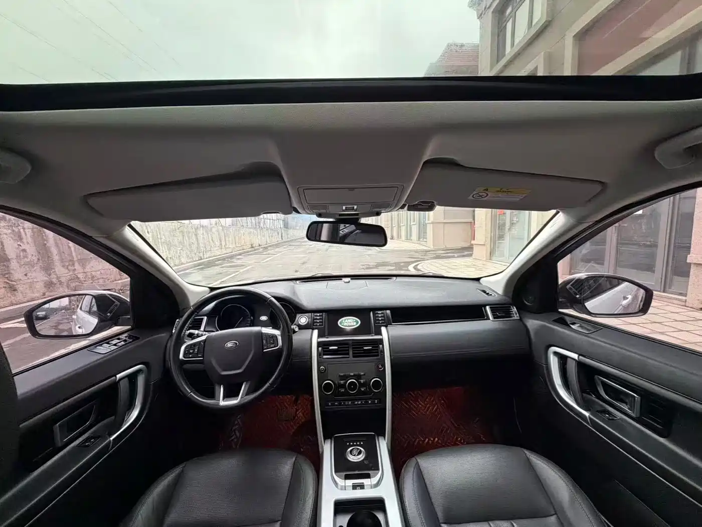 Land Rover Discovery Sport 2018 240PS SE Edition фото 4
