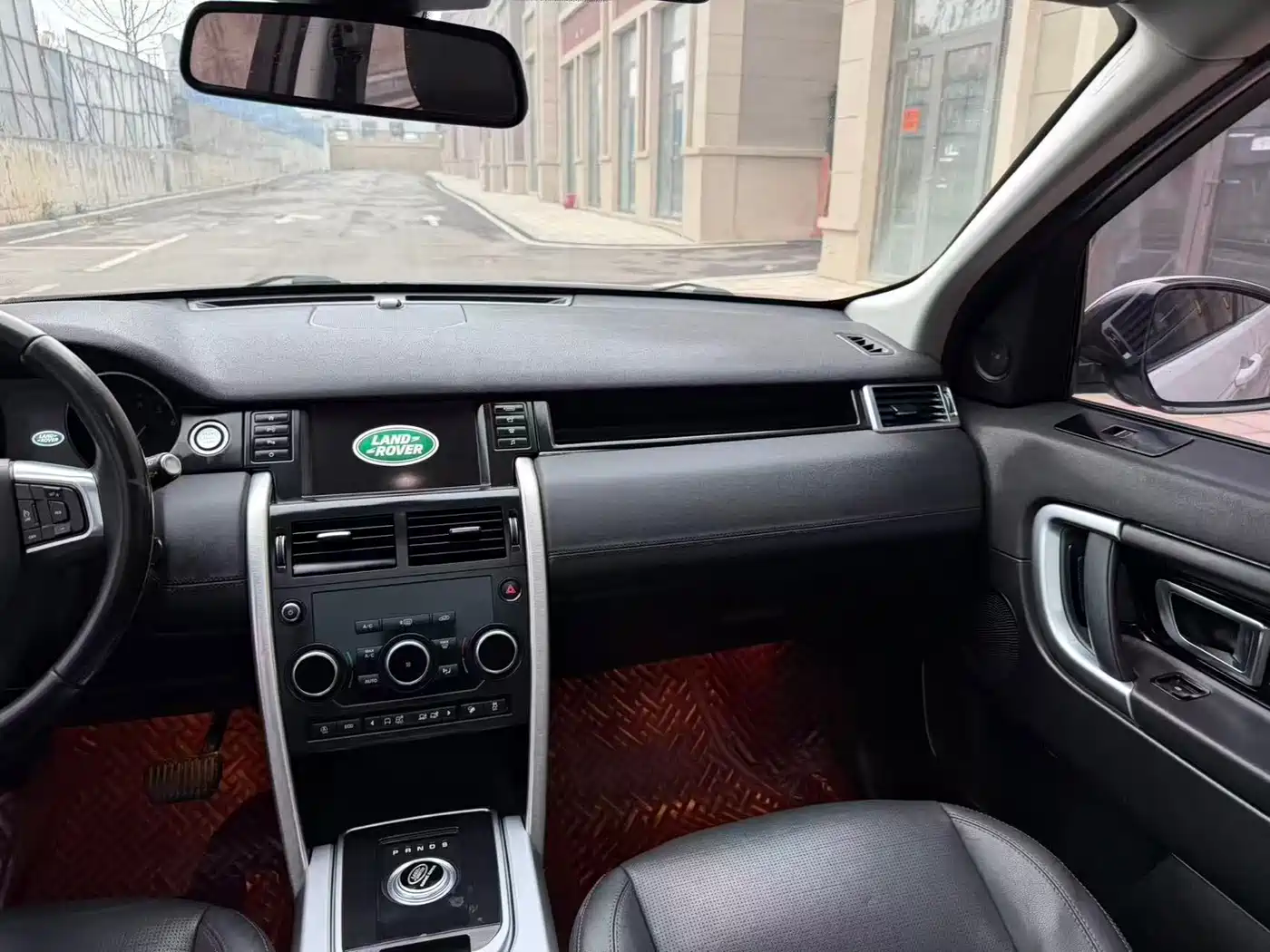 Land Rover Discovery Sport 2018 240PS SE Edition фото 9