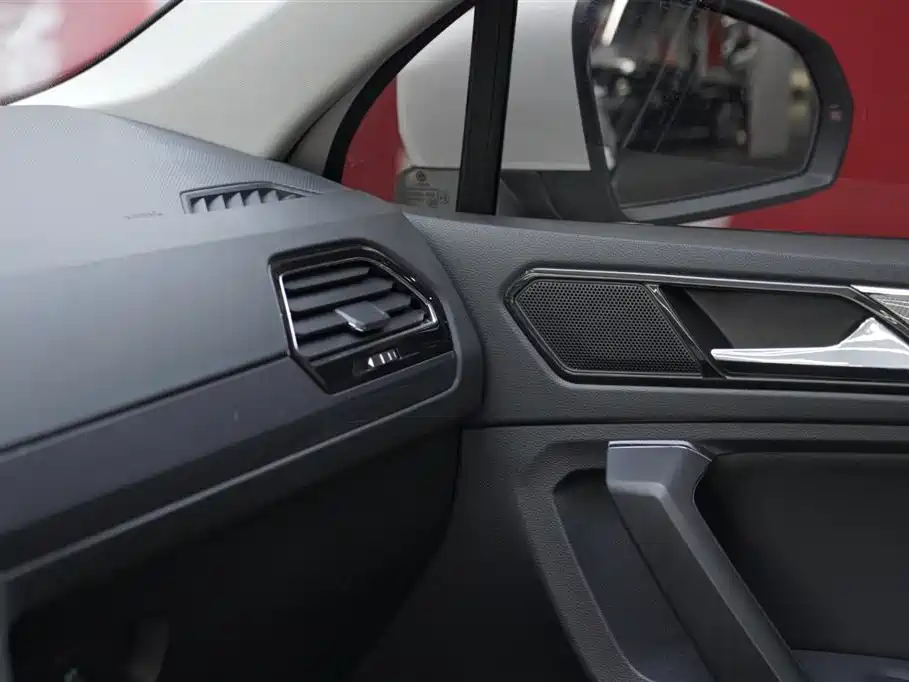 Volkswagen Tiguan L 2021 330TSI Automatic 2WD R-Line Premium фото 12