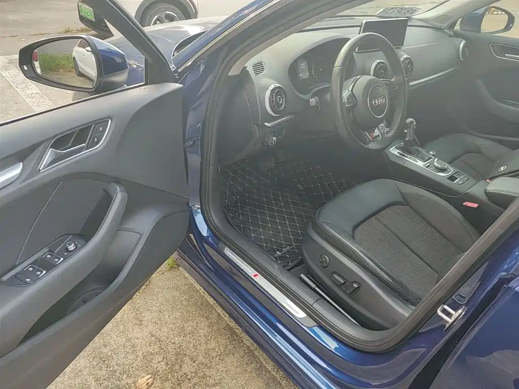 Audi A3 (Import) 2014 Sportback 40 TFSI S line Comfort фото 16