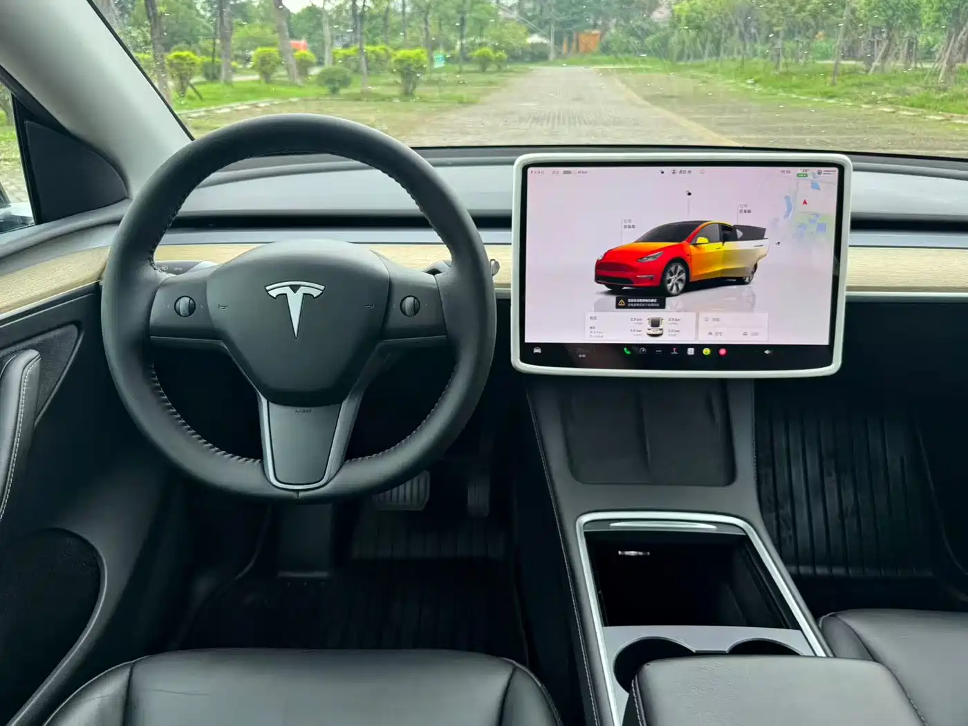 TESLA MODEL Y