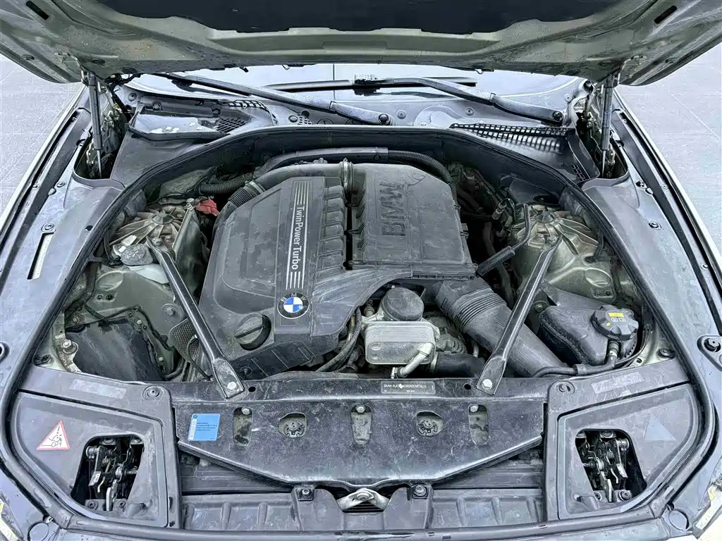 BMW 5 Series 2011 535Li Luxury фото 25