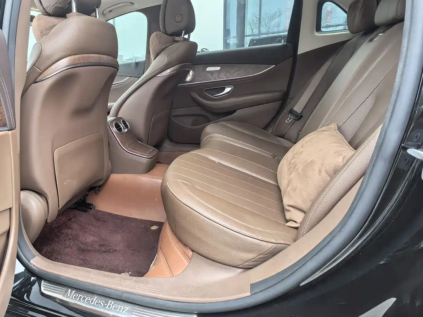 Mercedes-Benz E-Class 2023 E 300 L Fashion фото 6