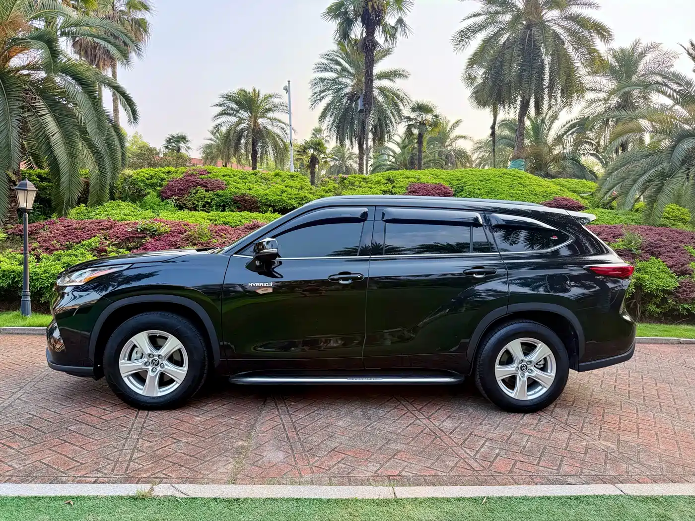 Toyota Highlander 2024 2.5L Smart Hybrid 4WD Elite 7-seater фото 13
