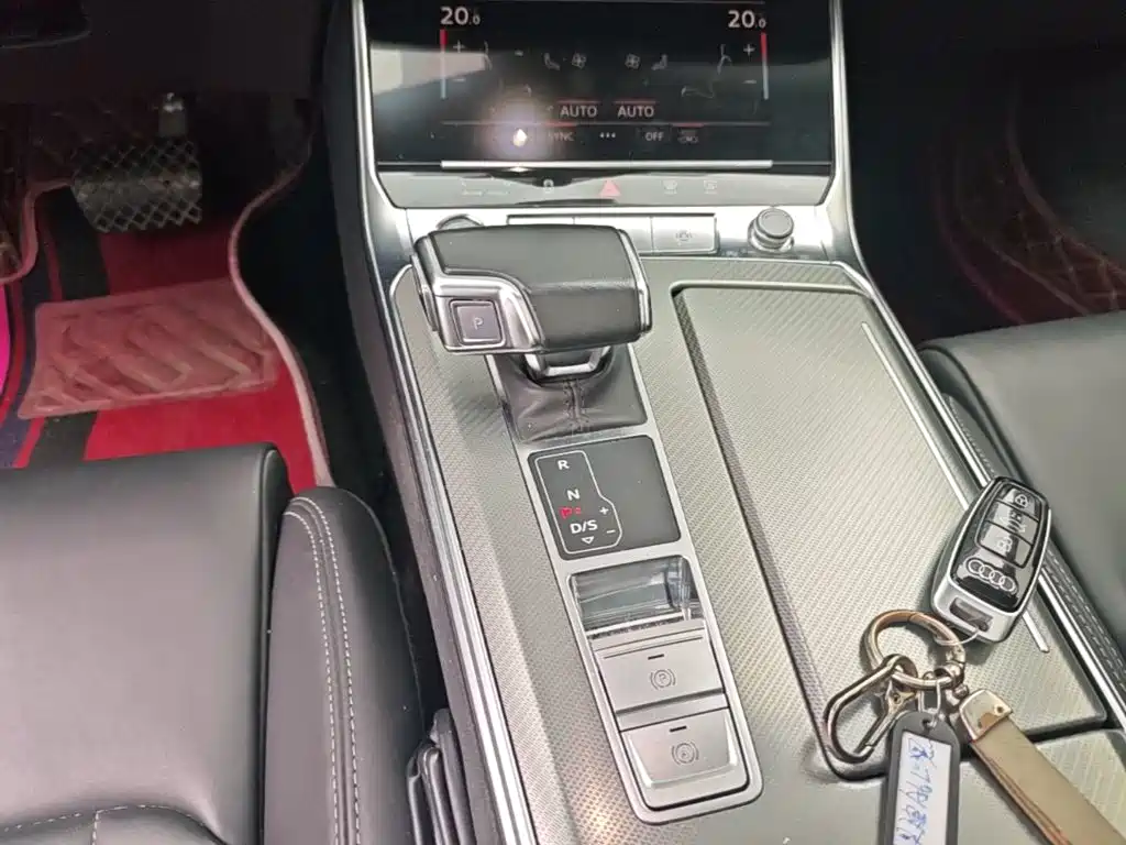 Фото 14 - Audi A6L