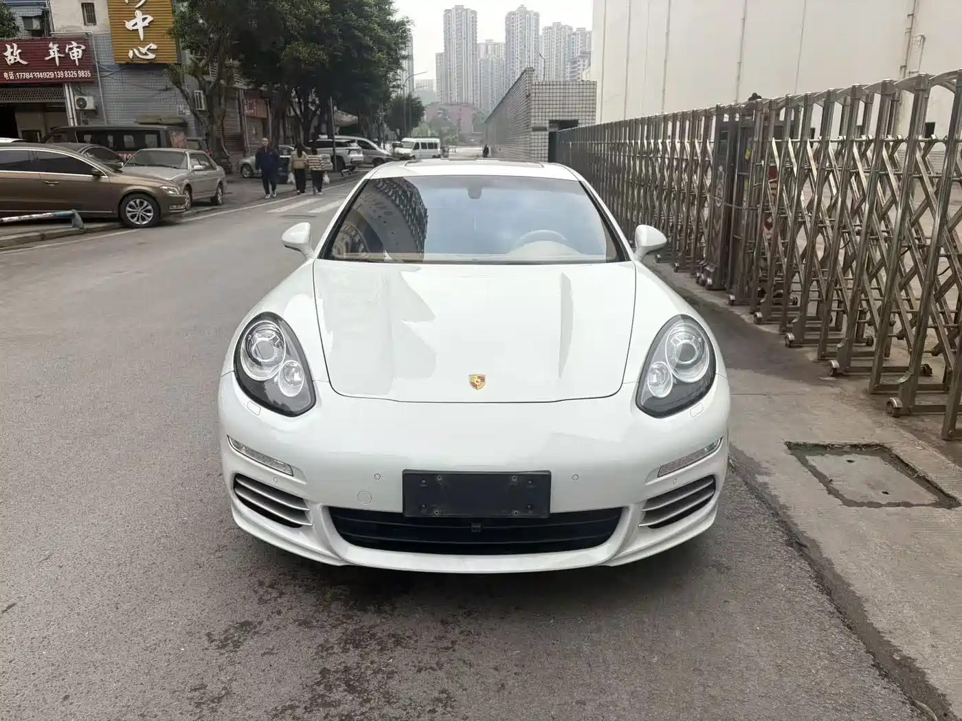 Фото 2 - Porsche Panamera