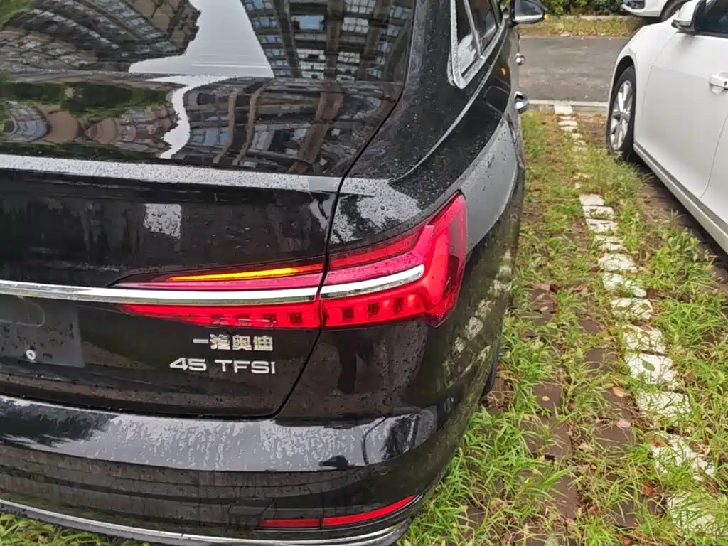 Фото 8 - Audi A6L