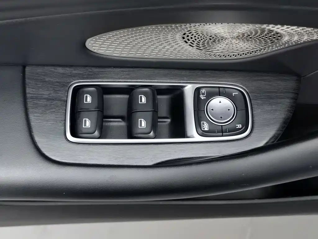 Roewe D7 2023 2023 DMH 125km Flagship Edition