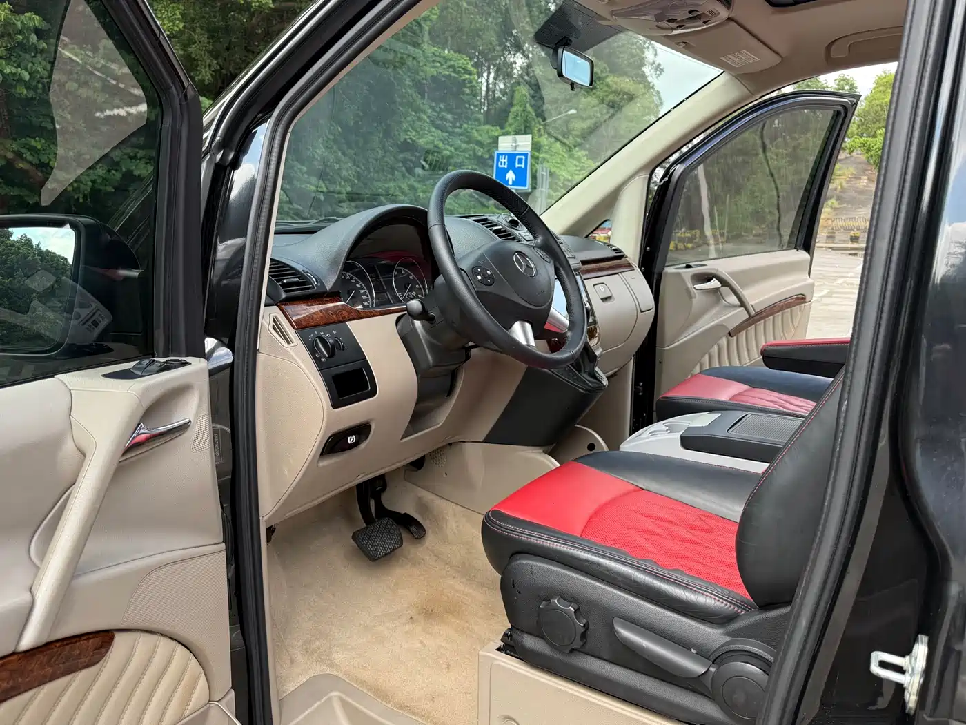 Mercedes-Benz Viano 2013 3.0L Privilege Edition фото 5