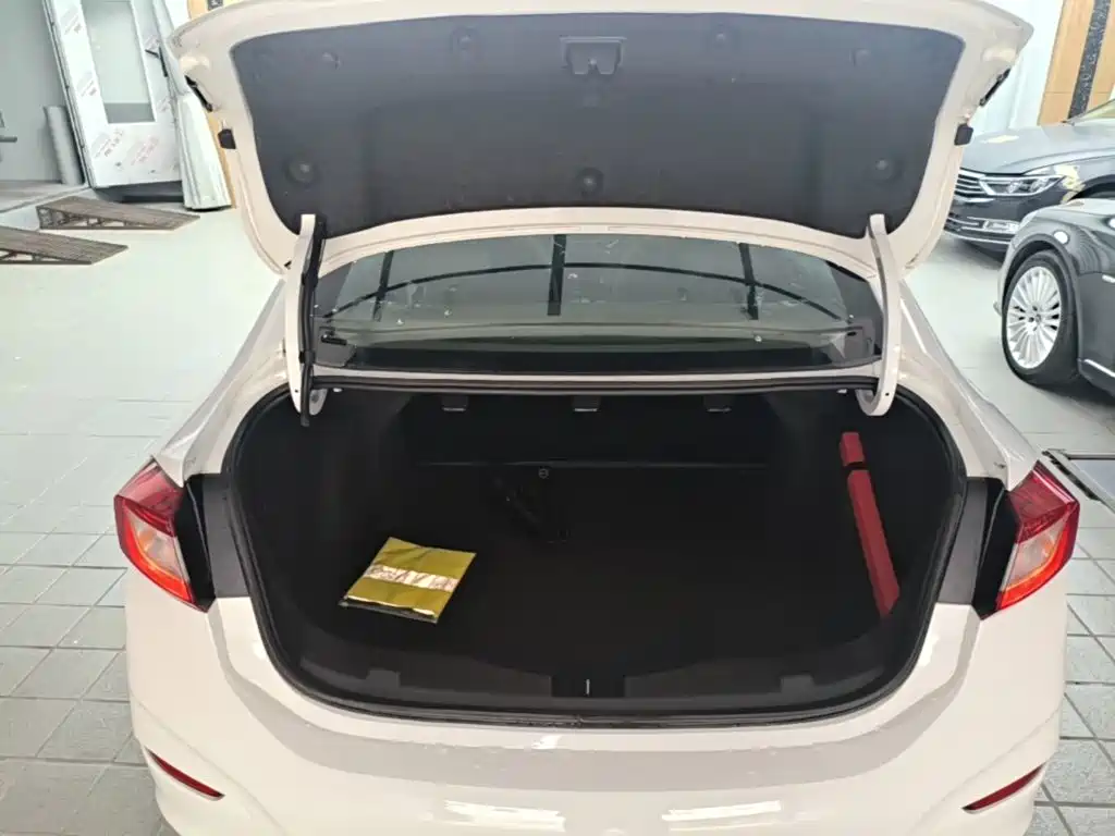 Chevrolet Cruze 2018 2018 320 Automatic Pioneer Sunroof Edition