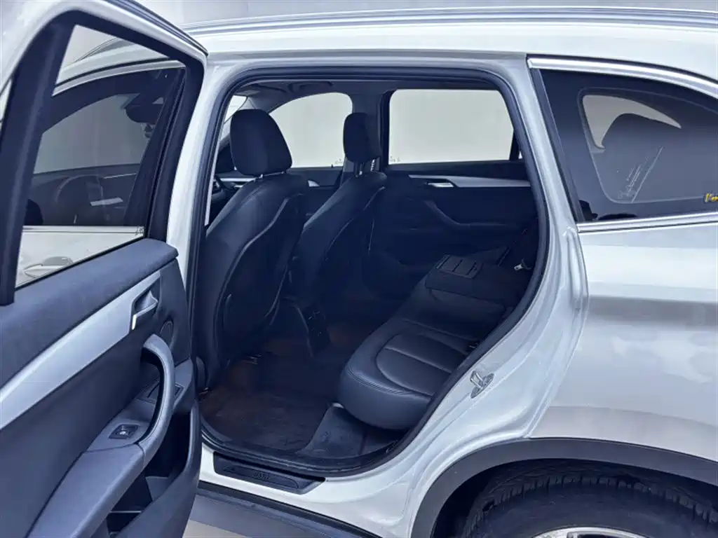 BMW X1 2019 sDrive20Li Leading Model фото 8
