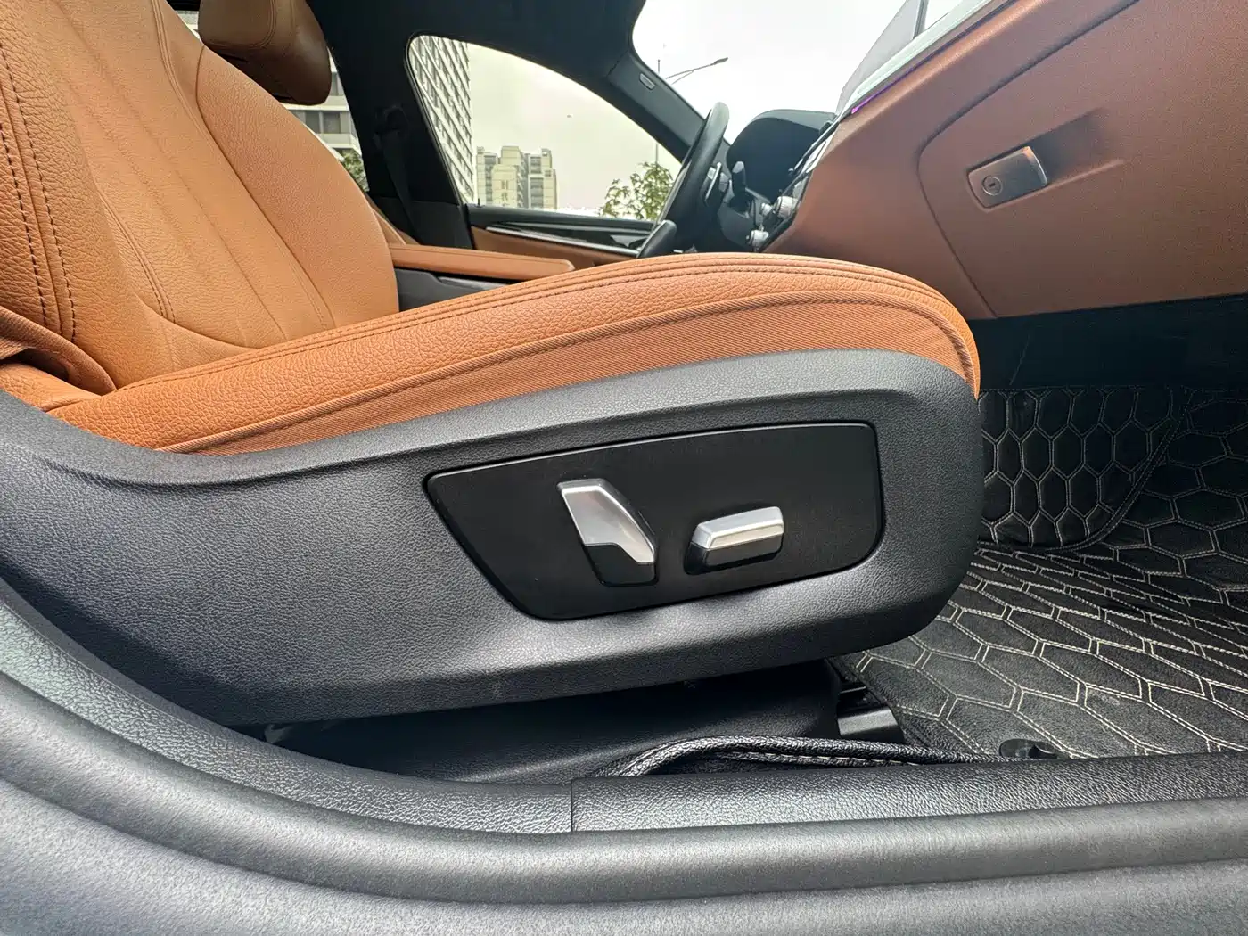BMW 5 Series 2019 530Li Leading M Sport Package фото 31