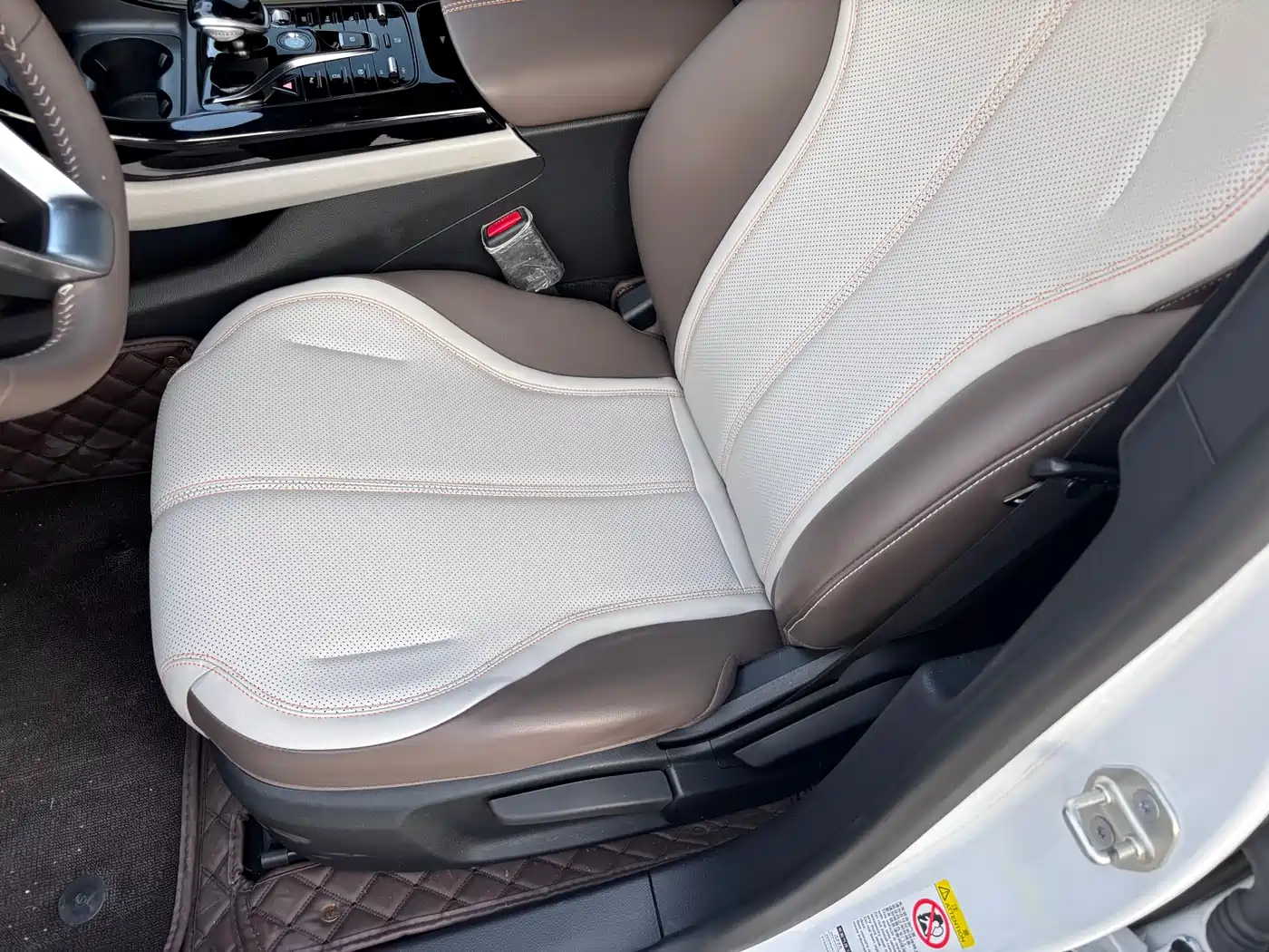 BYD Qin PLUS 2024 Glory Edition DM-i 55KM Leading фото 9