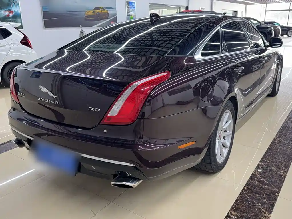 2017 Jaguar XJ