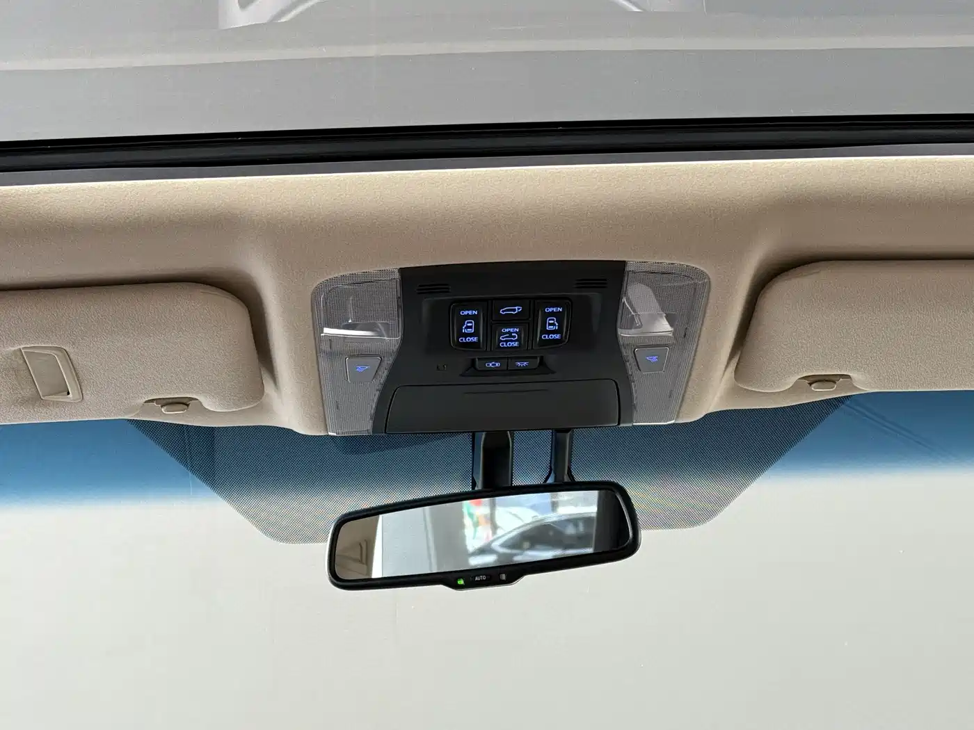 Toyota Alphard 2018 3.5L Luxury фото 24
