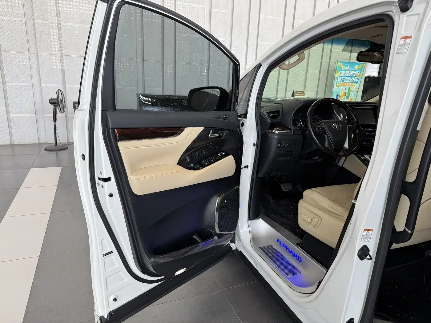 Toyota Alphard 2018 3.5L Luxury фото 15