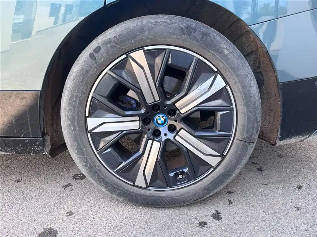 Фото 18 - BMW iX